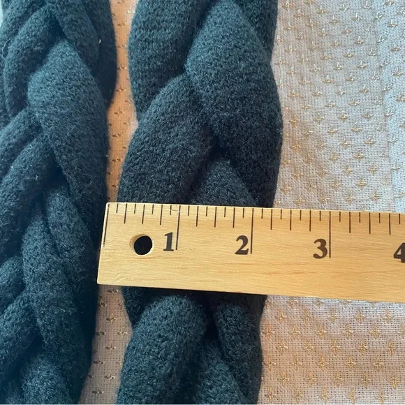 Kimchi blue infinity scarf black braided chunky knit urban outfitters - Picture 4 of 5